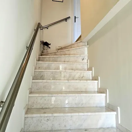 Jasmine House بوتوس