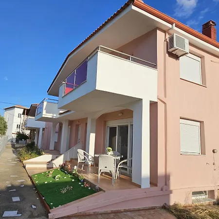 Jasmine House بوتوس